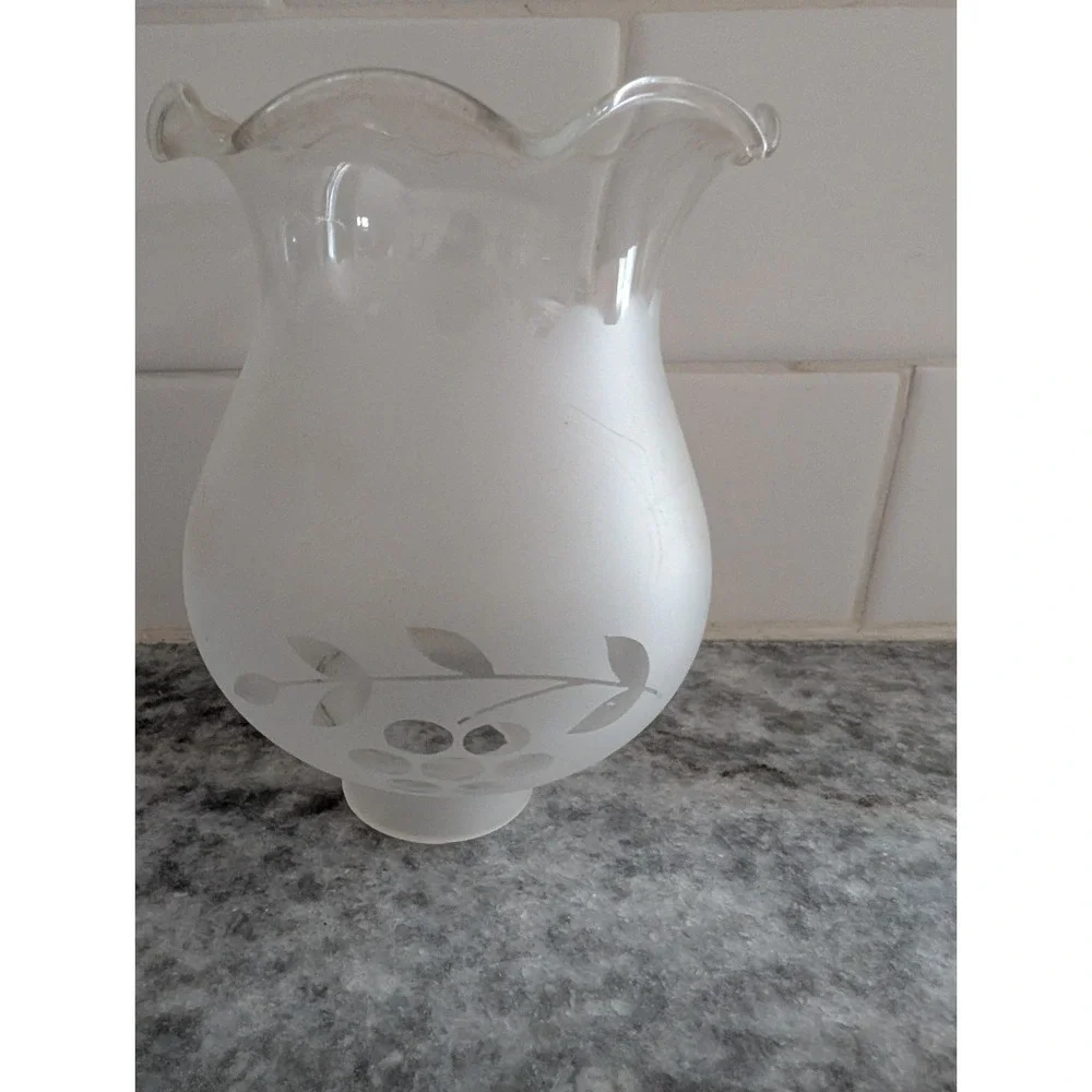 Vintage Colonial Shade with etching And Frosted Bottom